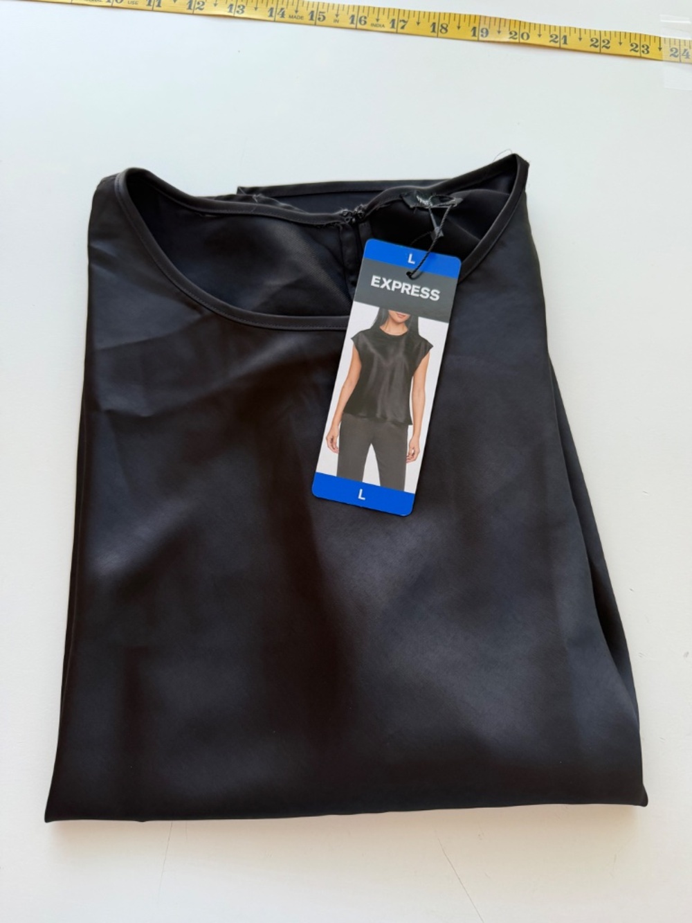 Express Womens Black Satin Short Sleeve Blouse Large - Picture 4 of 8